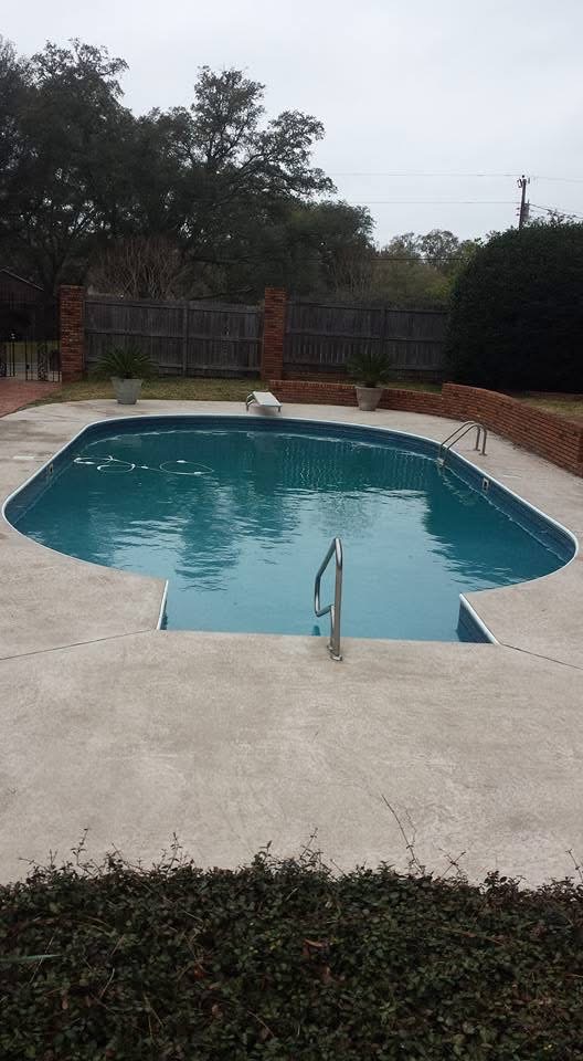 Green pool cleaning